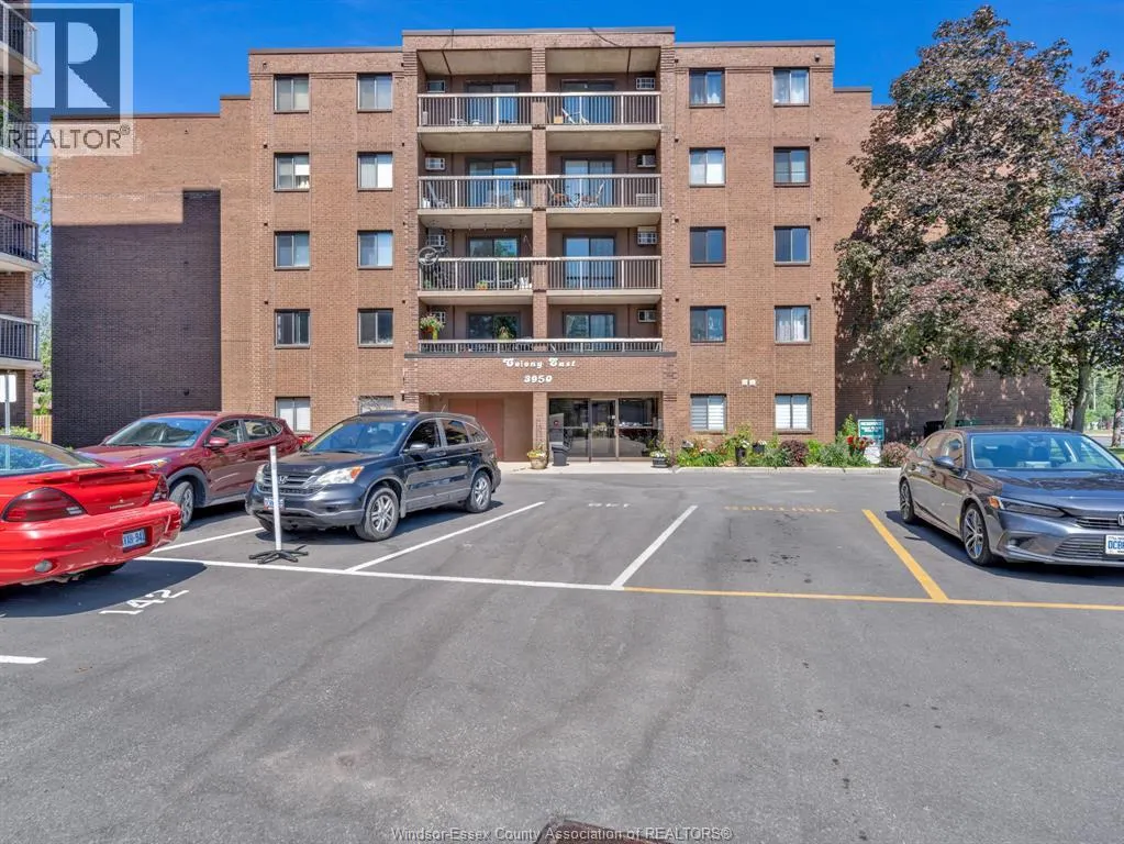 3950 WYANDOTTE STREET East Unit# 505