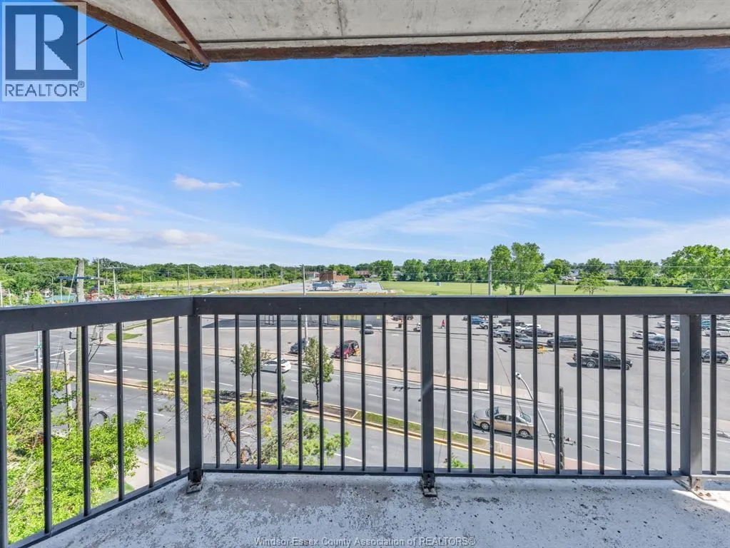 3950 WYANDOTTE STREET East Unit# 505