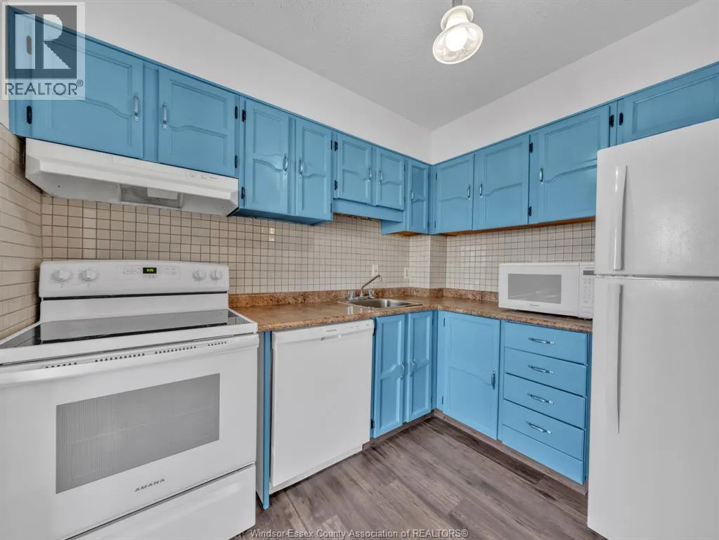 3950 WYANDOTTE STREET East Unit# 505