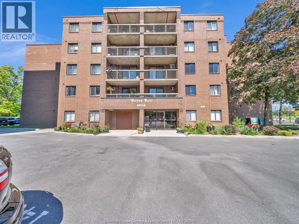 3950 WYANDOTTE STREET East Unit# 505