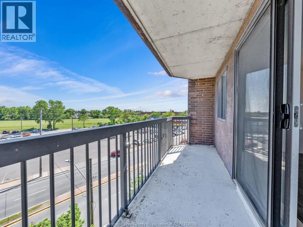 3950 WYANDOTTE STREET East Unit# 505