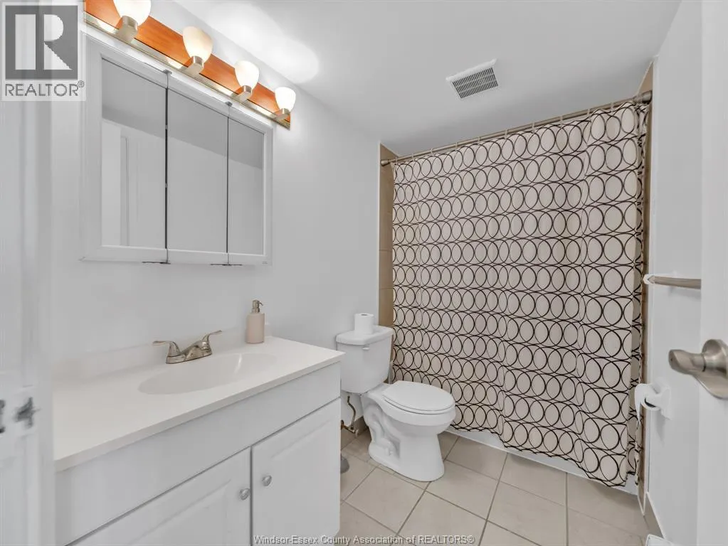 3950 WYANDOTTE STREET East Unit# 505