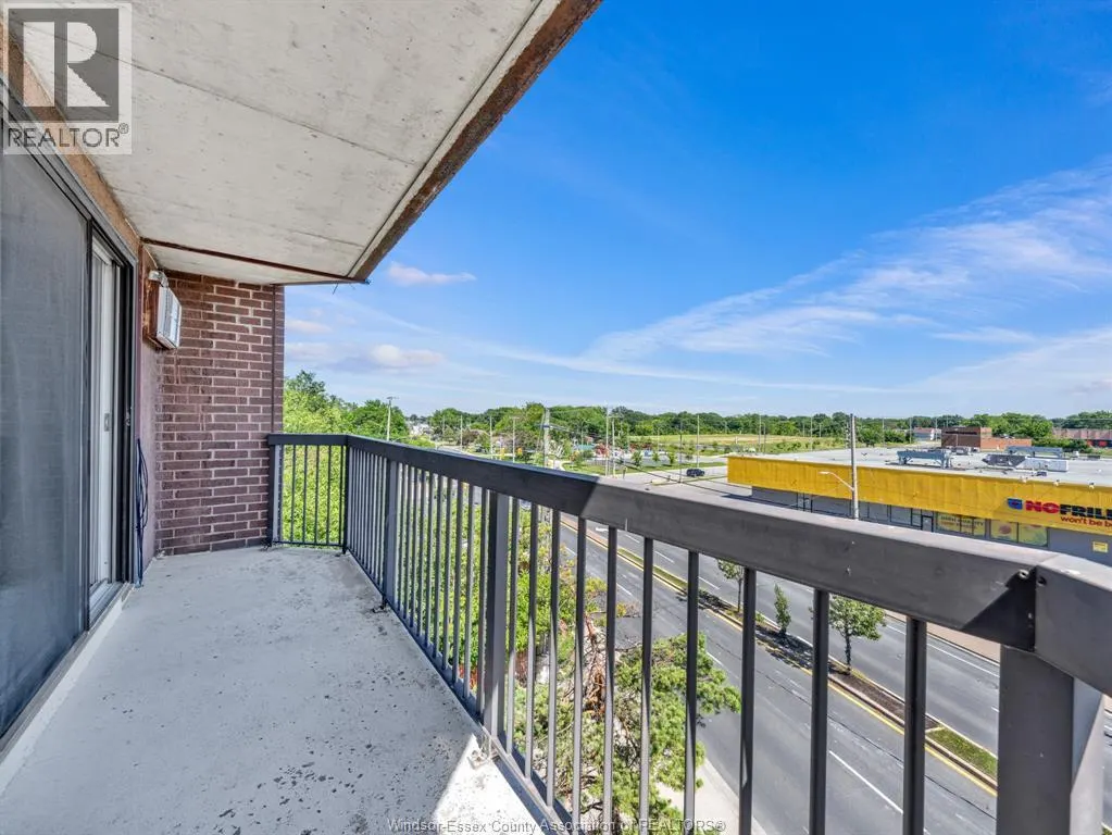 3950 WYANDOTTE STREET East Unit# 505