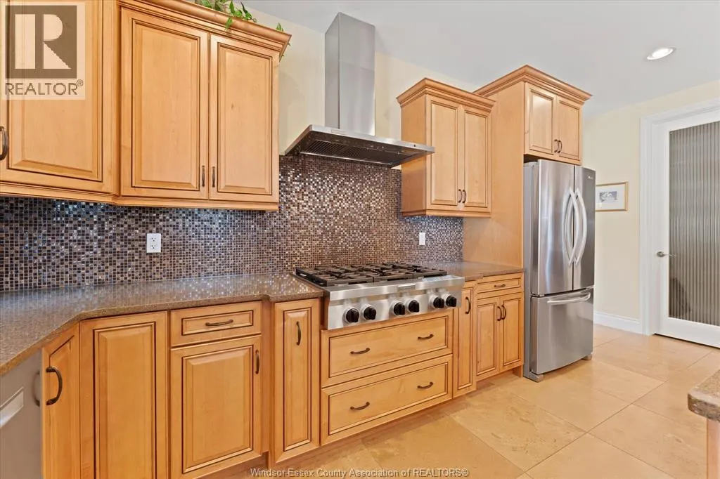 1108 REGENCY CRESCENT