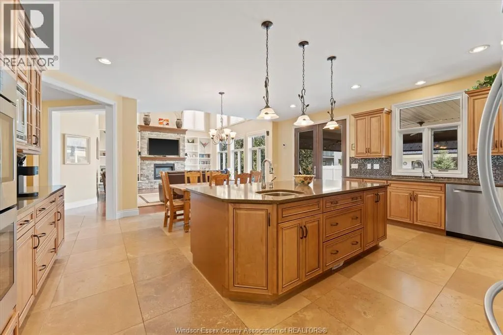 1108 REGENCY CRESCENT