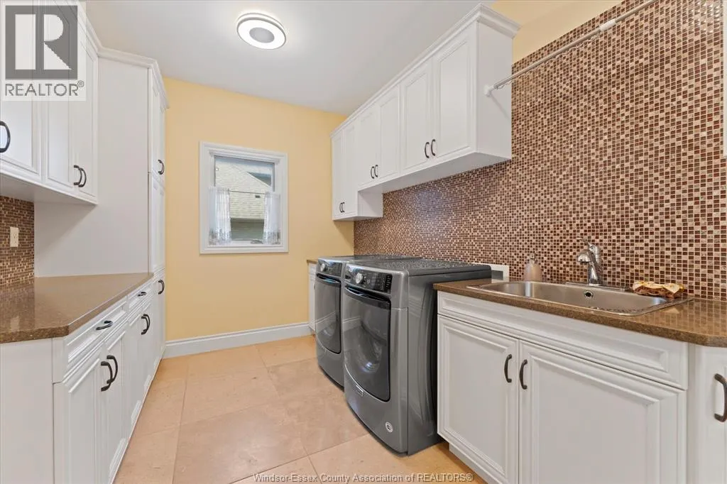 1108 REGENCY CRESCENT