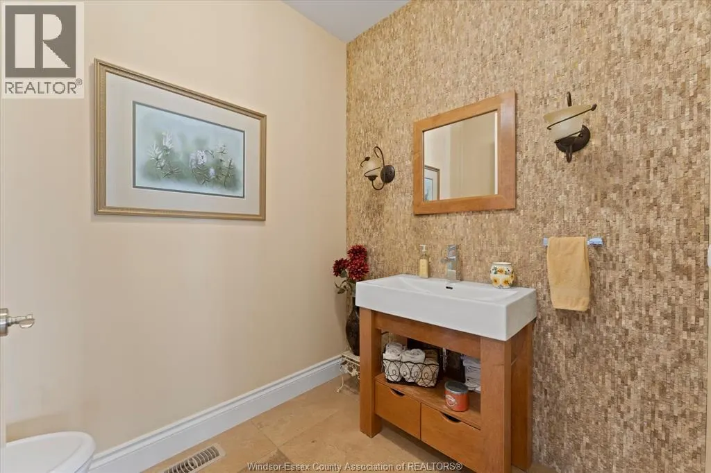 1108 REGENCY CRESCENT