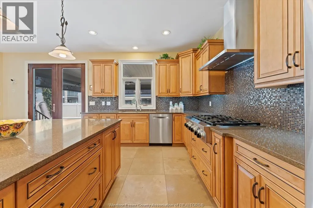1108 REGENCY CRESCENT