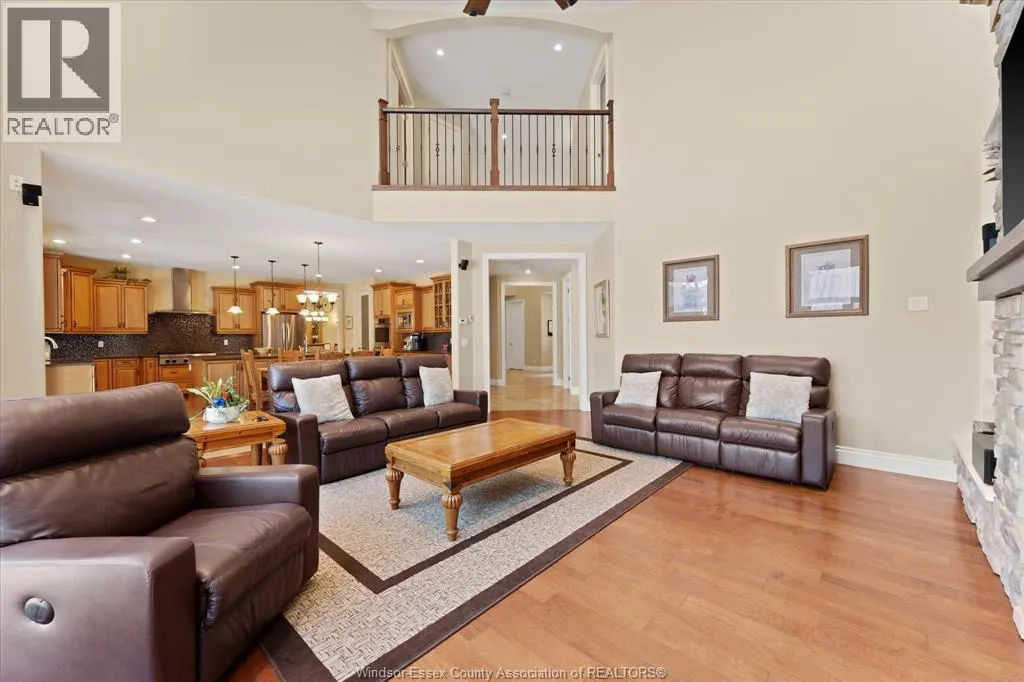 1108 REGENCY CRESCENT