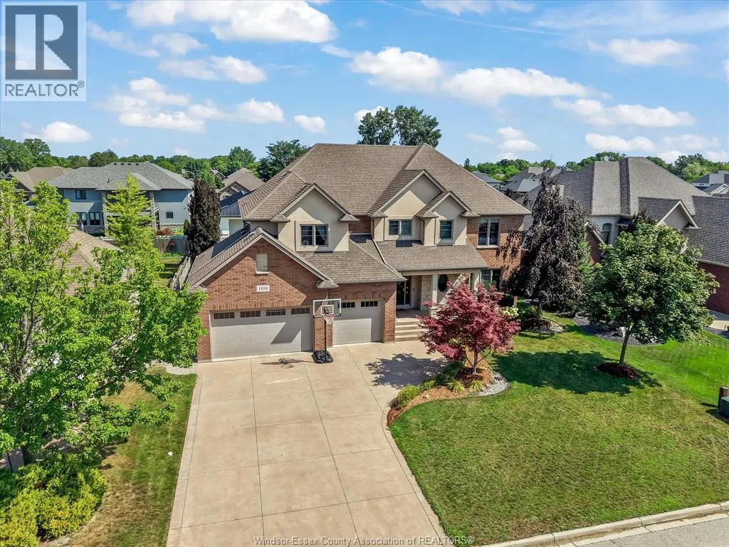 1108 REGENCY CRESCENT
