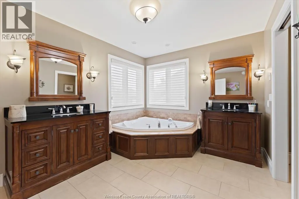 1108 REGENCY CRESCENT