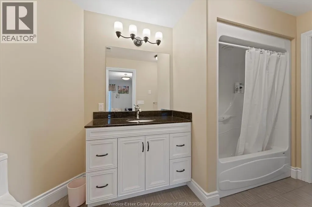1108 REGENCY CRESCENT