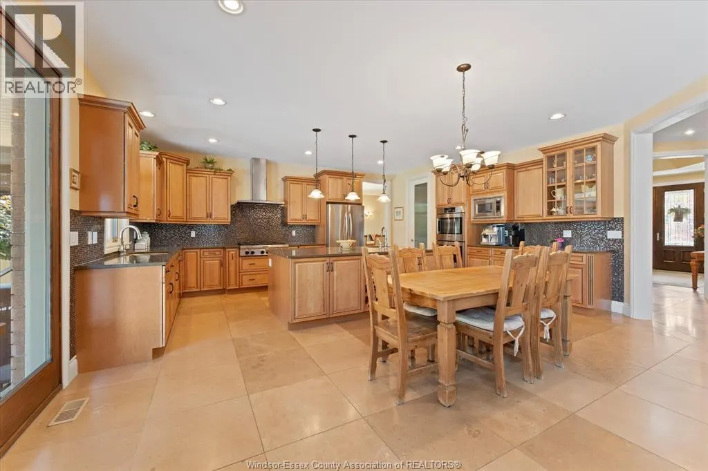 1108 REGENCY CRESCENT