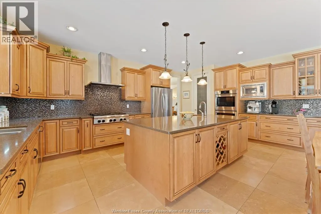 1108 REGENCY CRESCENT