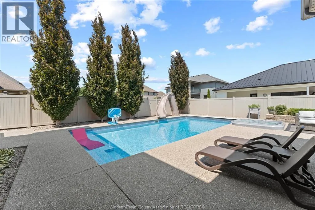 1108 REGENCY CRESCENT