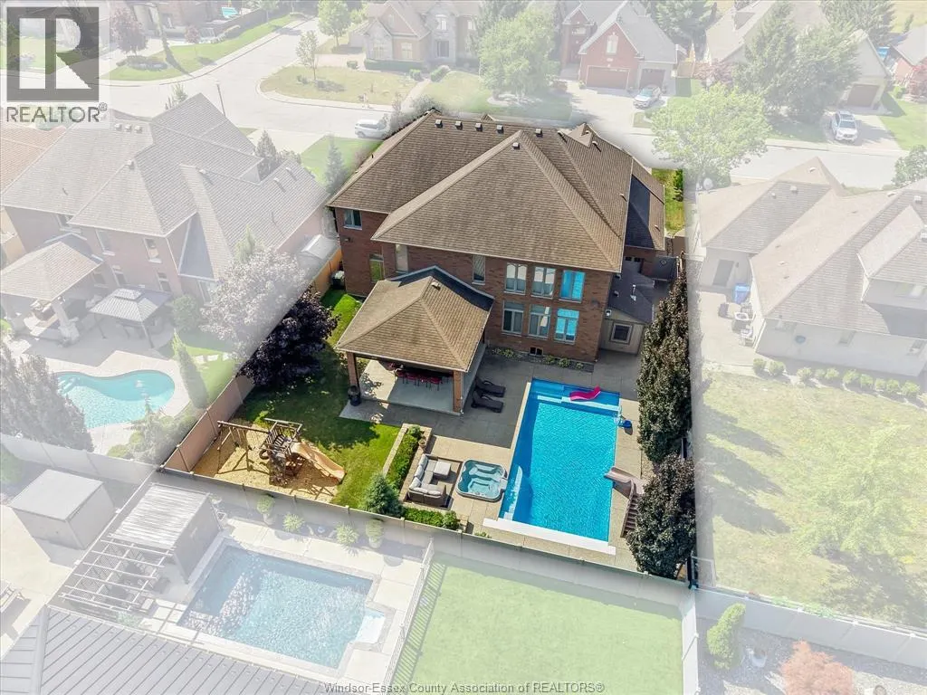 1108 REGENCY CRESCENT