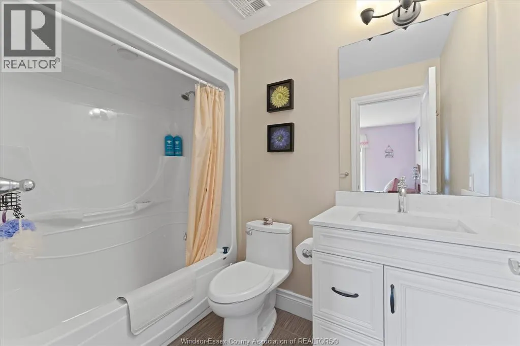 1108 REGENCY CRESCENT