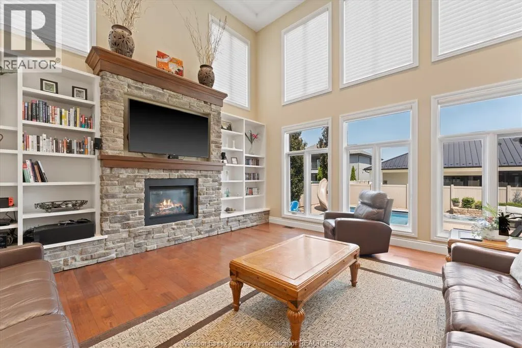1108 REGENCY CRESCENT