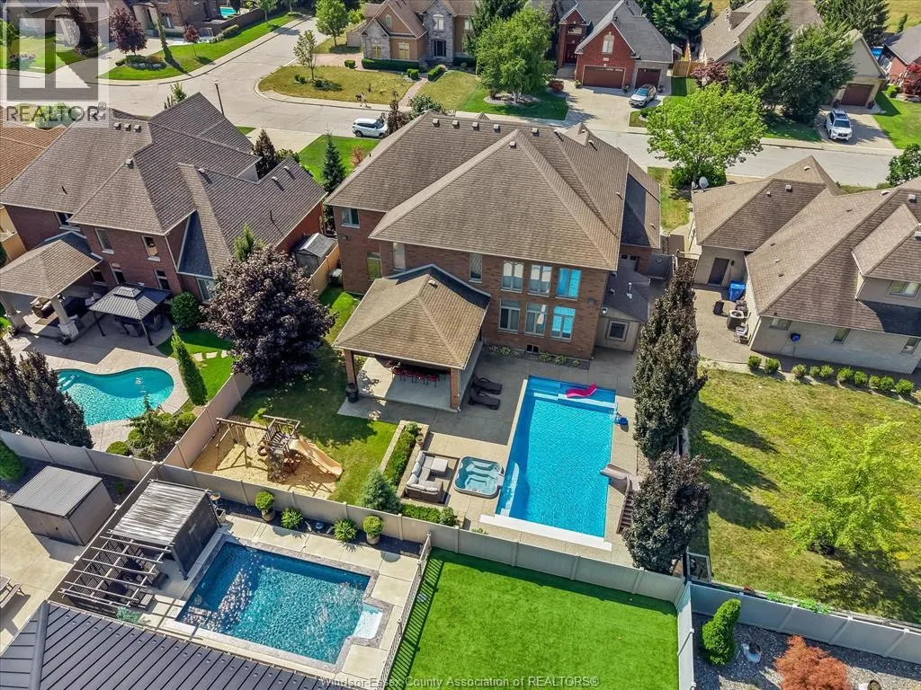 1108 REGENCY CRESCENT