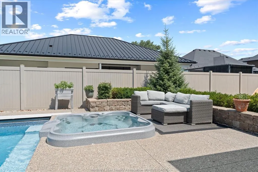 1108 REGENCY CRESCENT