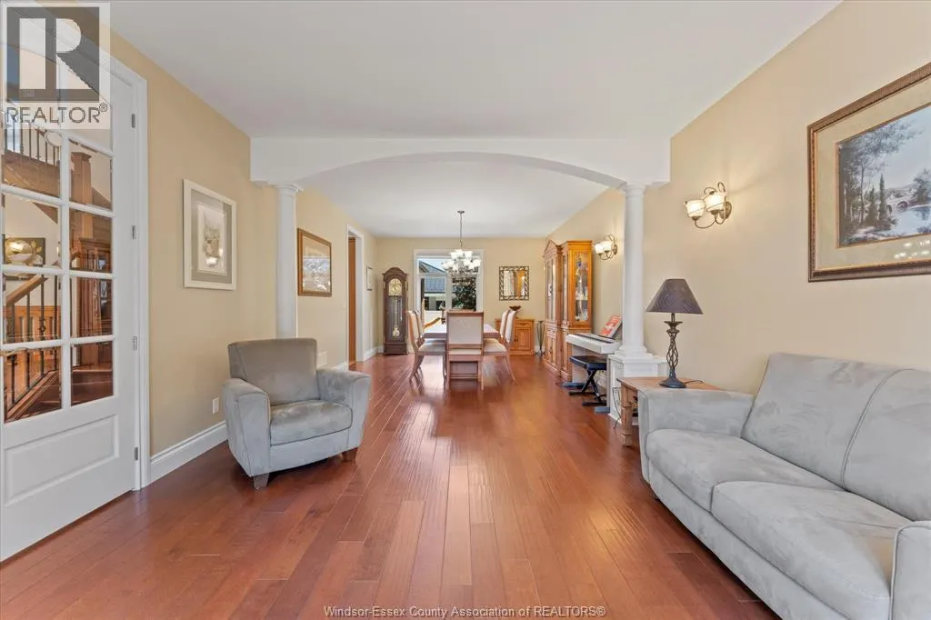 1108 REGENCY CRESCENT