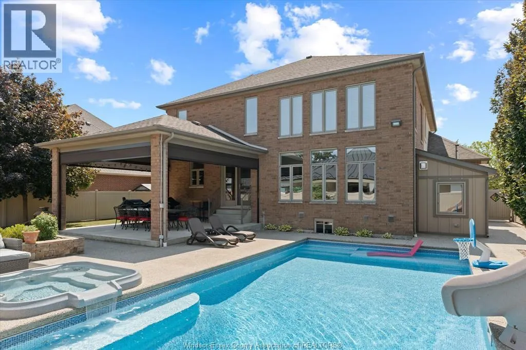 1108 REGENCY CRESCENT