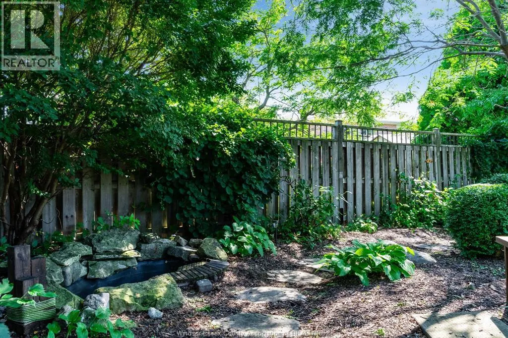 211 Dieppe CRESCENT