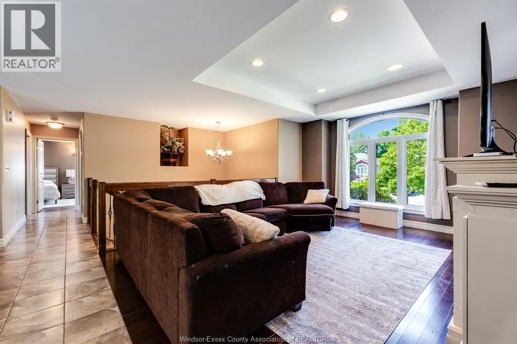 211 Dieppe CRESCENT