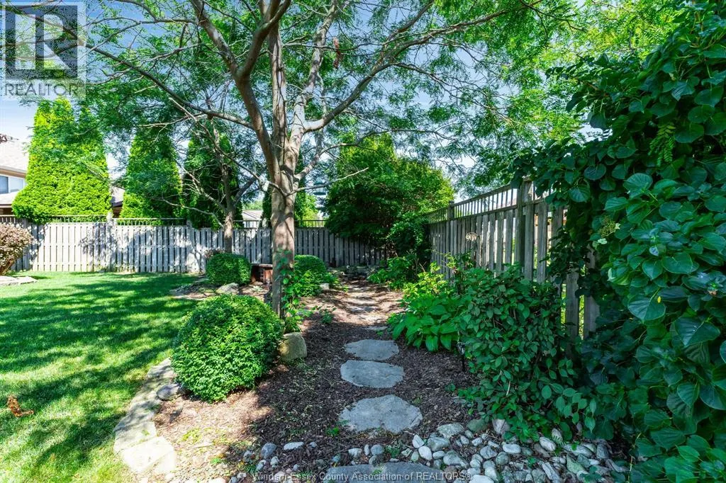 211 Dieppe CRESCENT