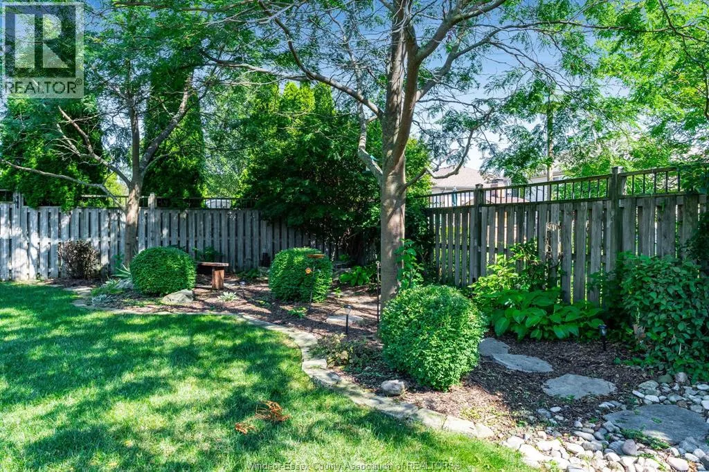 211 Dieppe CRESCENT