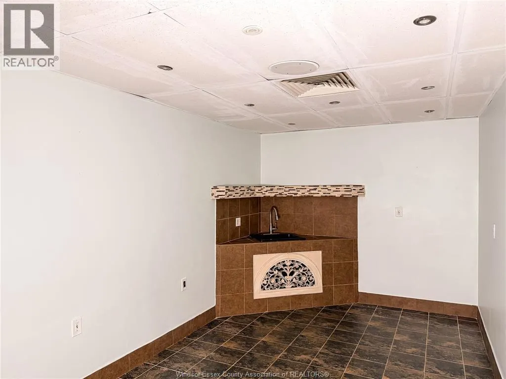 12127 TECUMSEH ROAD East