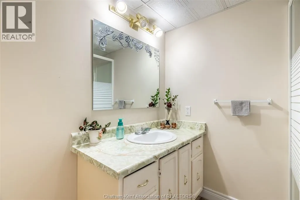 154 Semenyn AVENUE Unit# 24