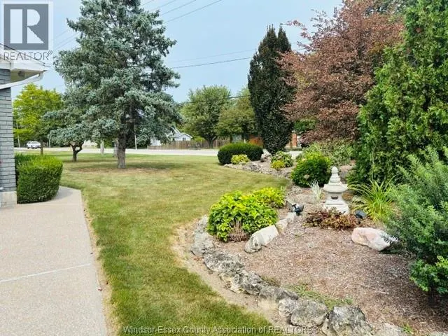 8285 MALDEN ROAD