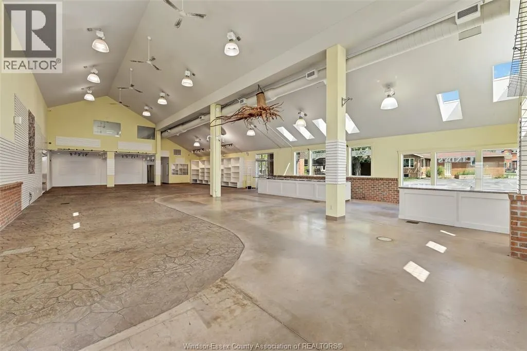 585 SEACLIFF DRIVE