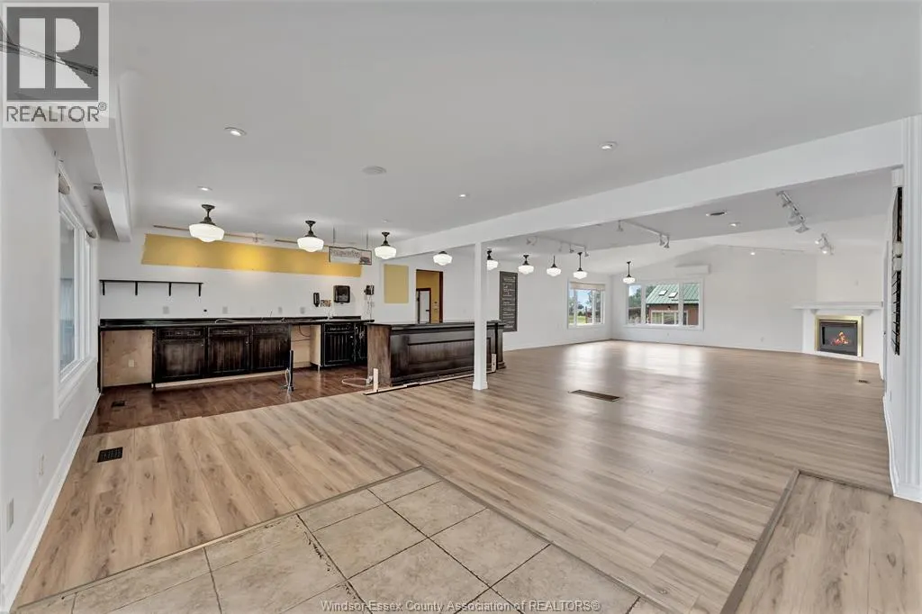 585 SEACLIFF DRIVE
