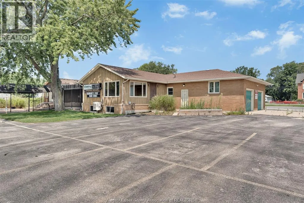 585 SEACLIFF DRIVE