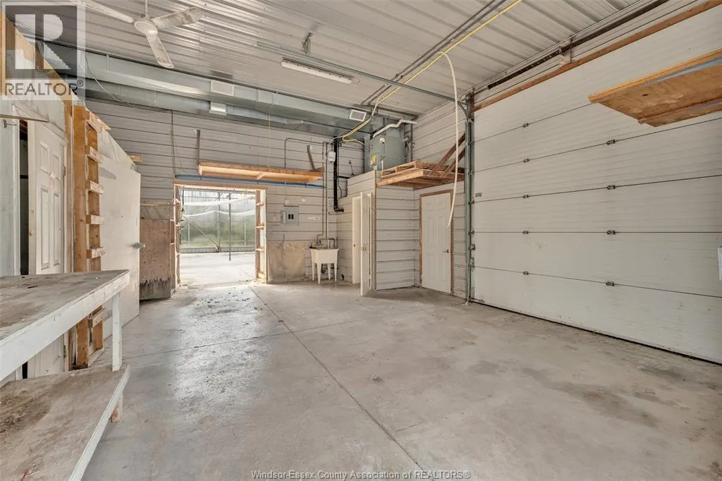585 SEACLIFF DRIVE