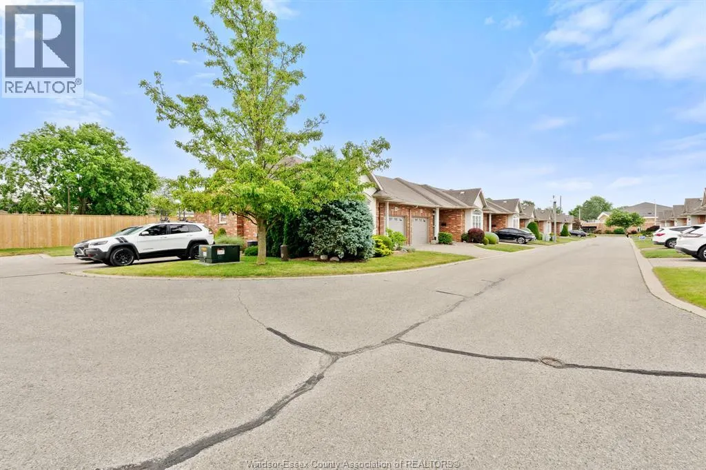 15 OAKGROVE LANE