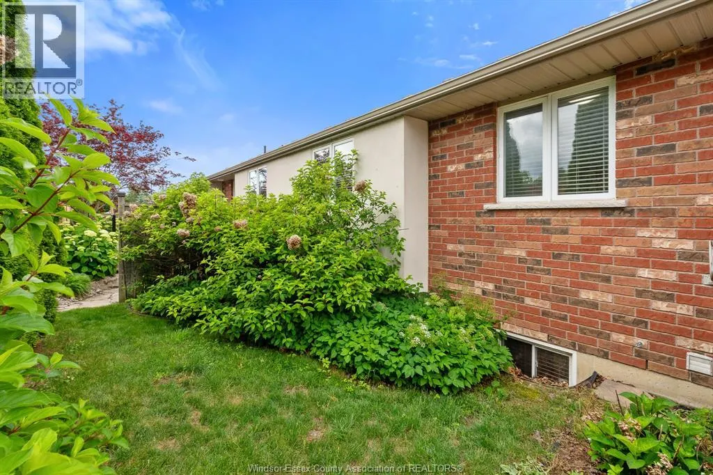 15 OAKGROVE LANE