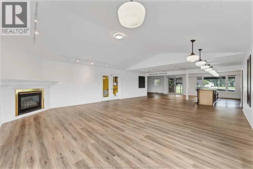 585 SEACLIFF DRIVE W/ V/L