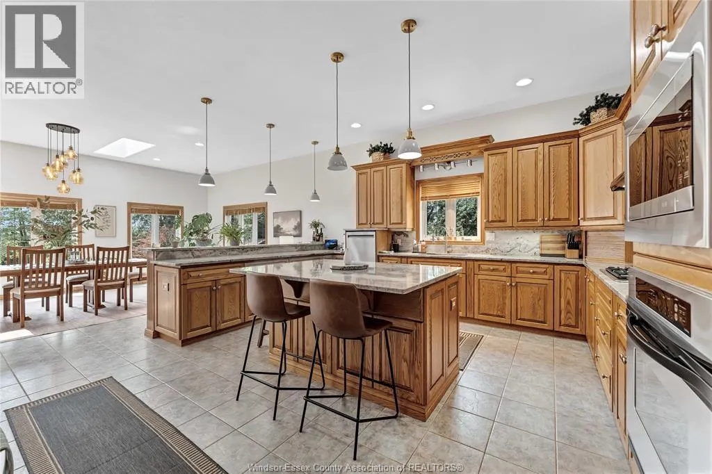 2207 SOUTH MIDDLE ROAD