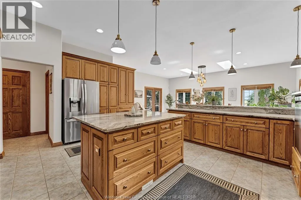 2207 SOUTH MIDDLE ROAD