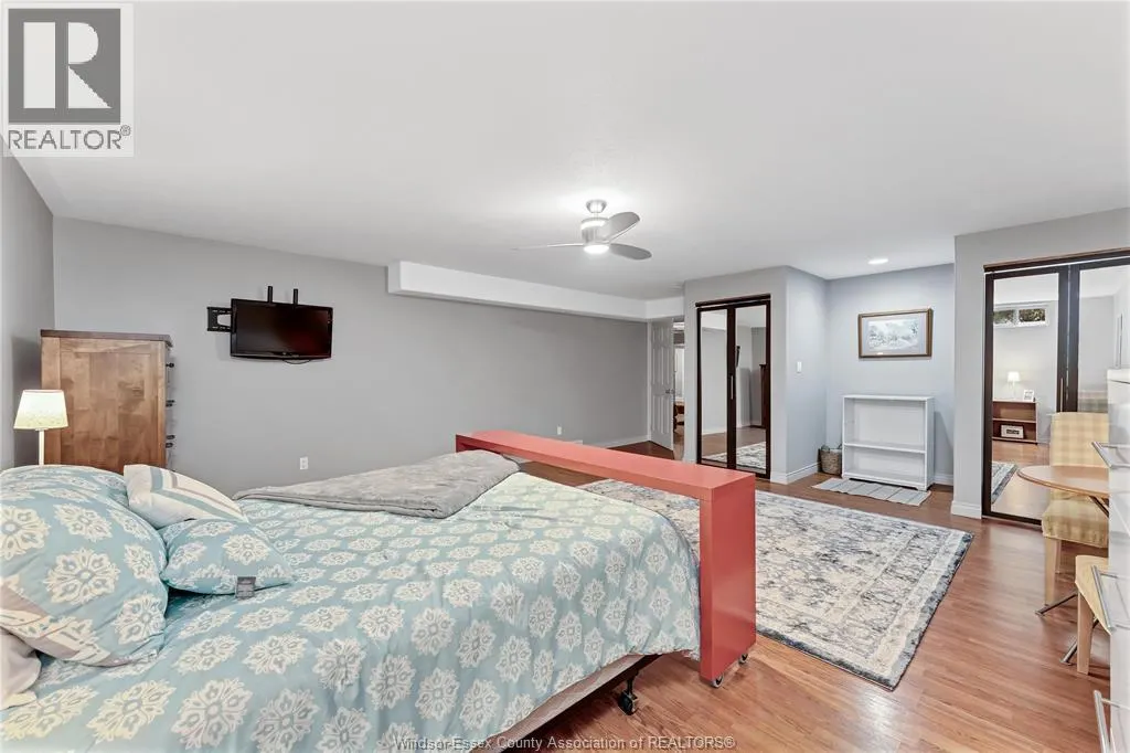 2207 SOUTH MIDDLE ROAD