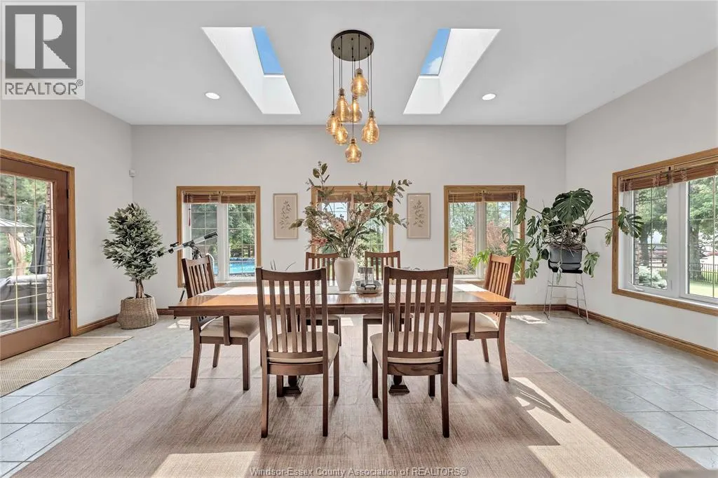 2207 SOUTH MIDDLE ROAD