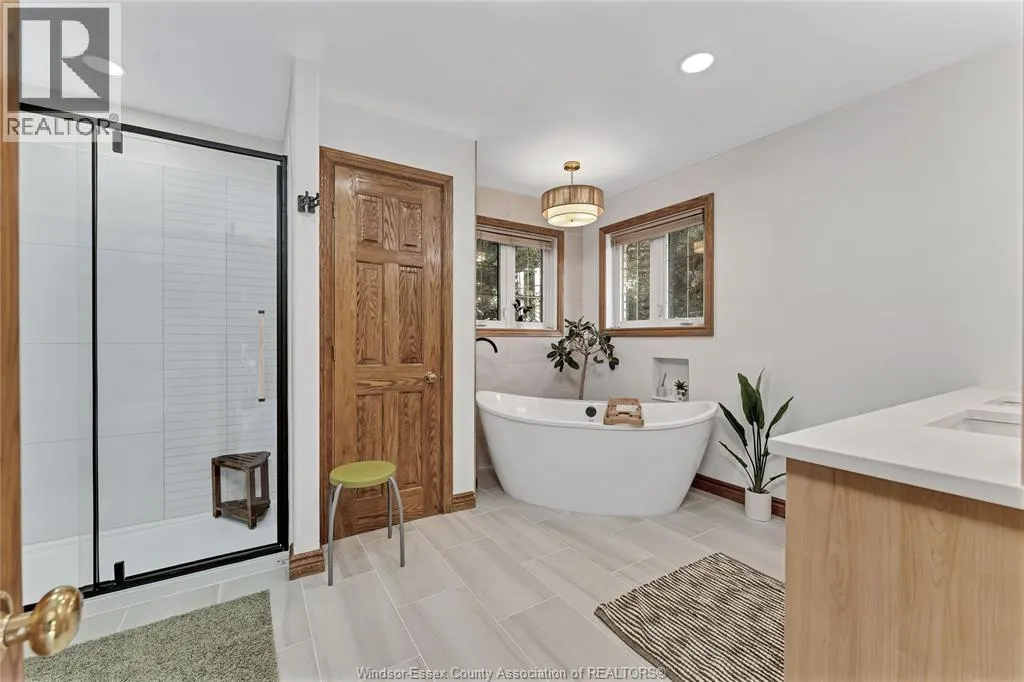 2207 SOUTH MIDDLE ROAD
