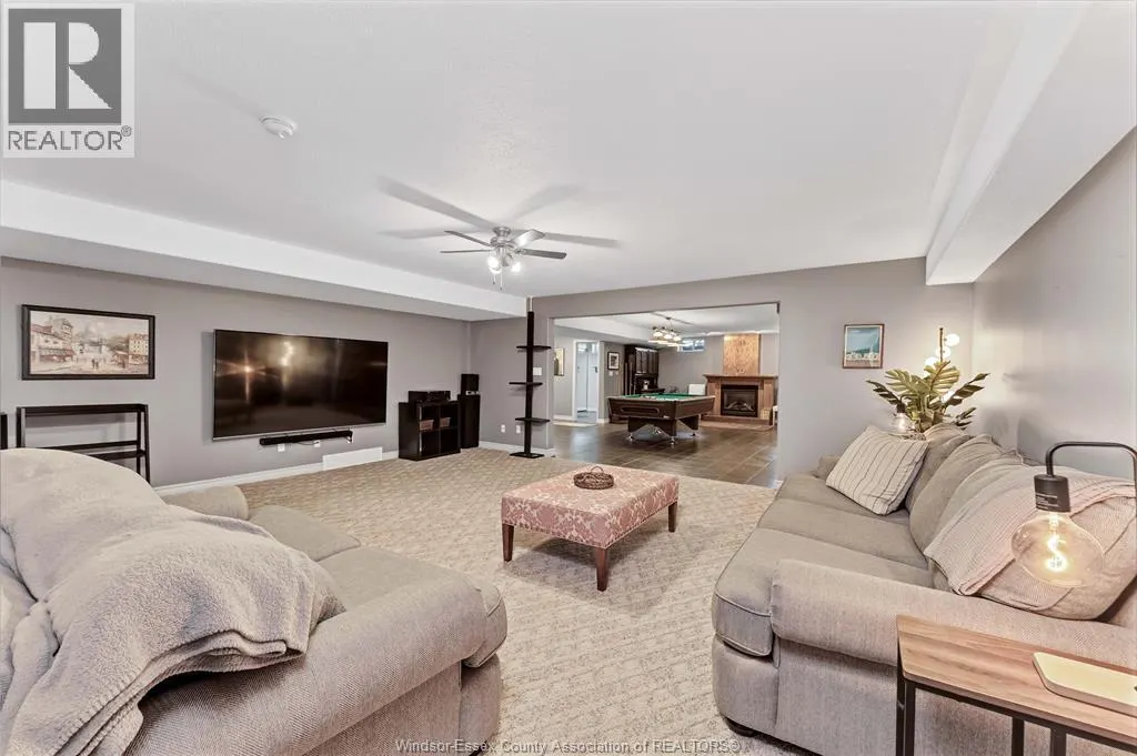 2207 SOUTH MIDDLE ROAD
