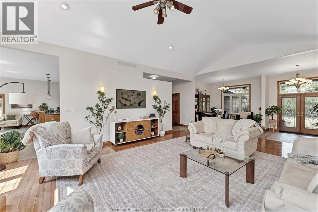 2207 SOUTH MIDDLE ROAD