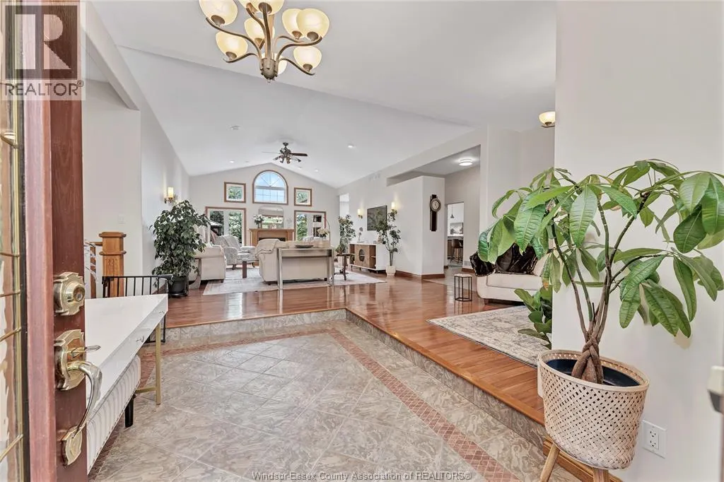 2207 SOUTH MIDDLE ROAD