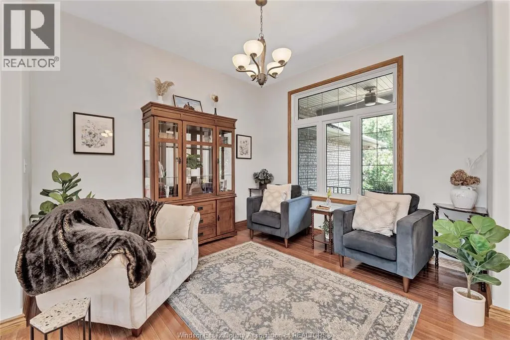 2207 SOUTH MIDDLE ROAD