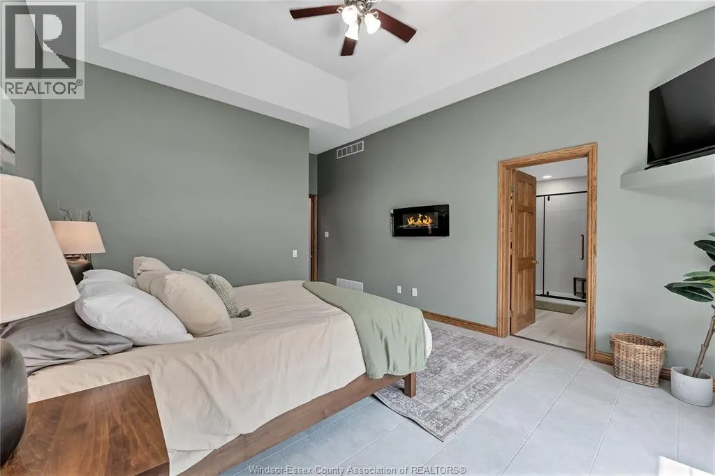 2207 SOUTH MIDDLE ROAD
